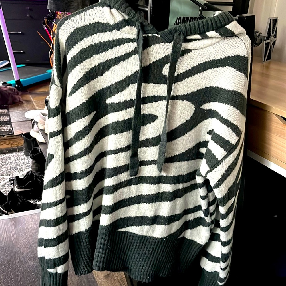 Hooded sweater